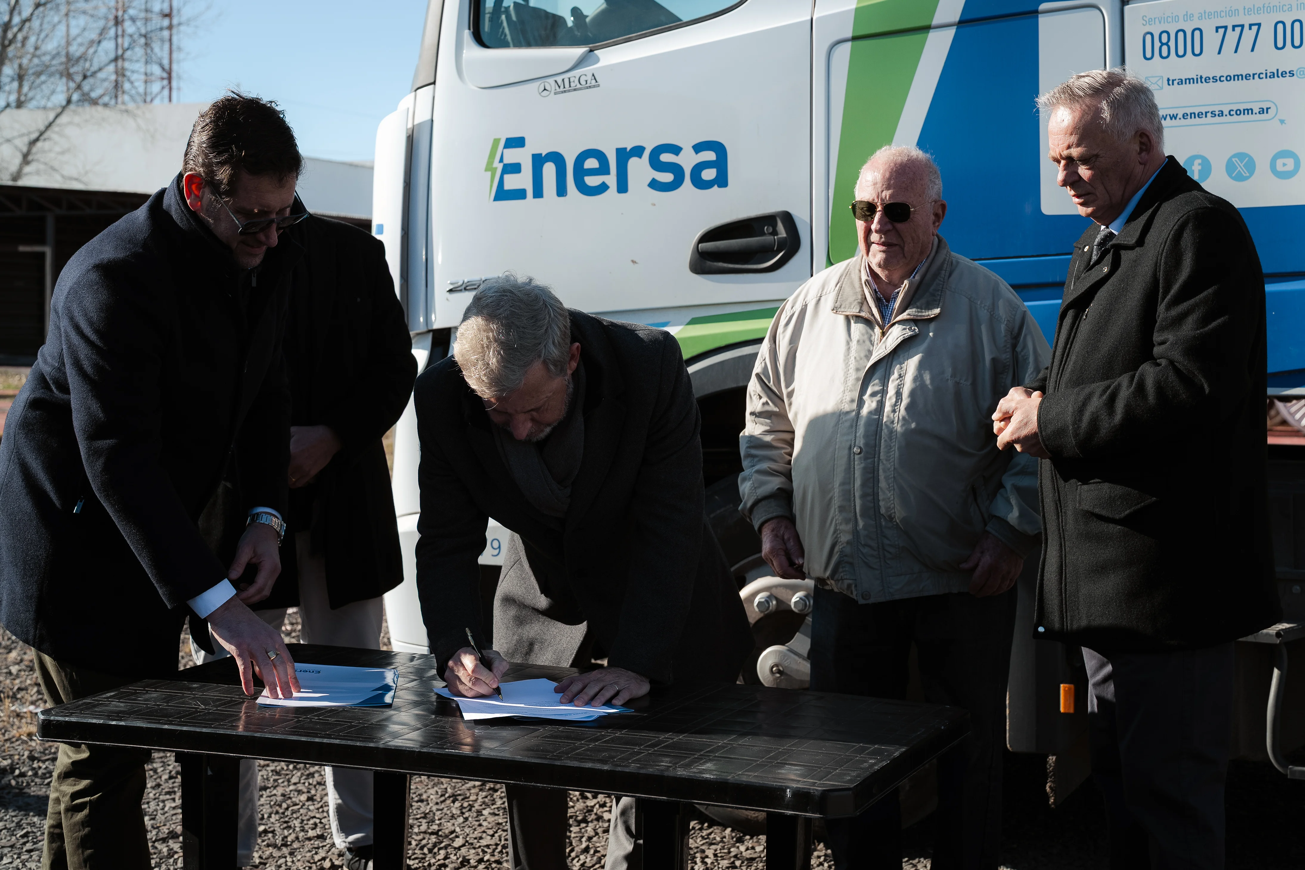 Con una inversión de 25.000 millones de pesos, Frigerio firmó en Viale el acta inicio para la repotenciación eléctrica de la región