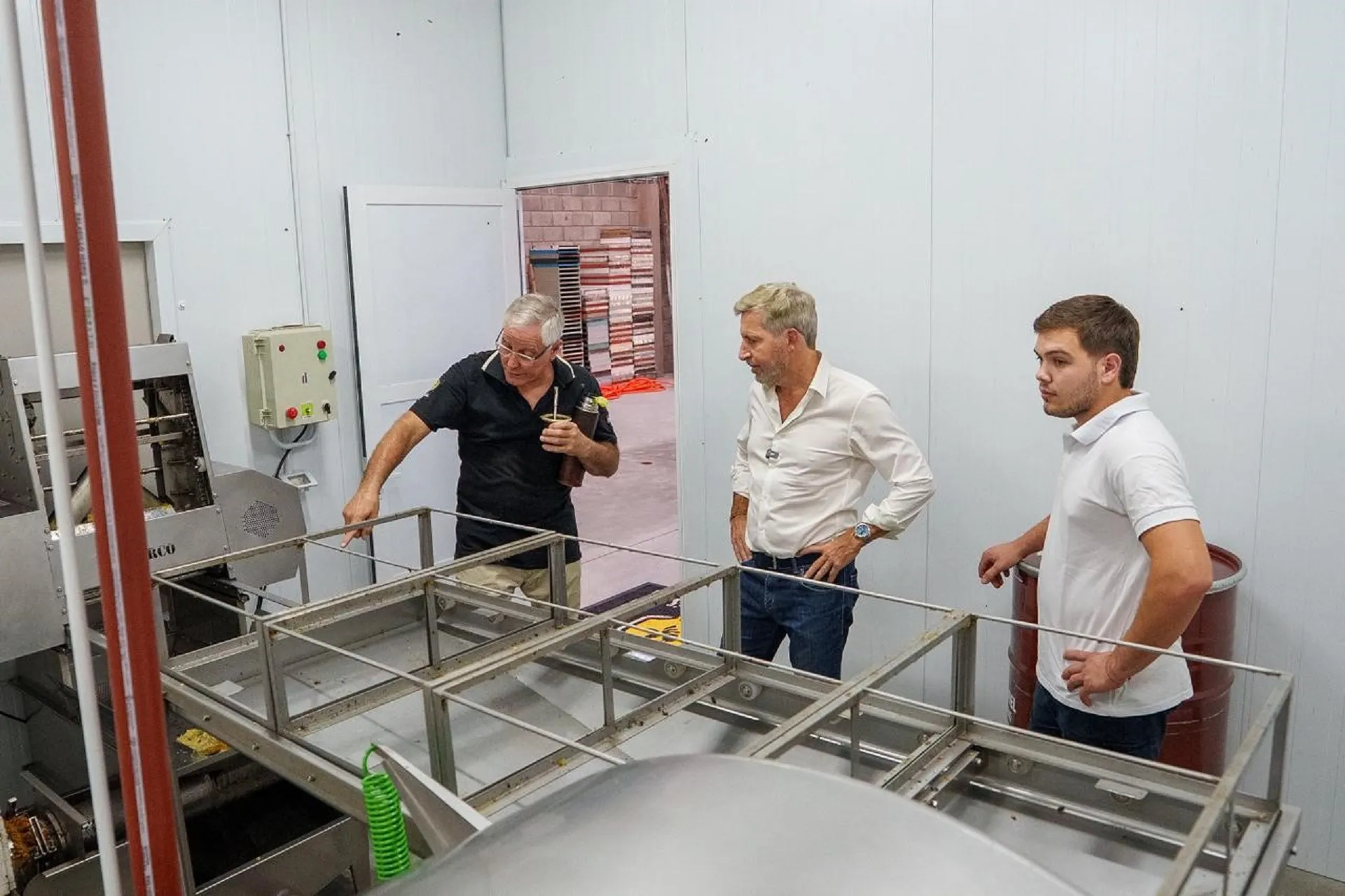 El gobernador visitó una planta de extracción y procesamiento de miel en Concepción del Uruguay
