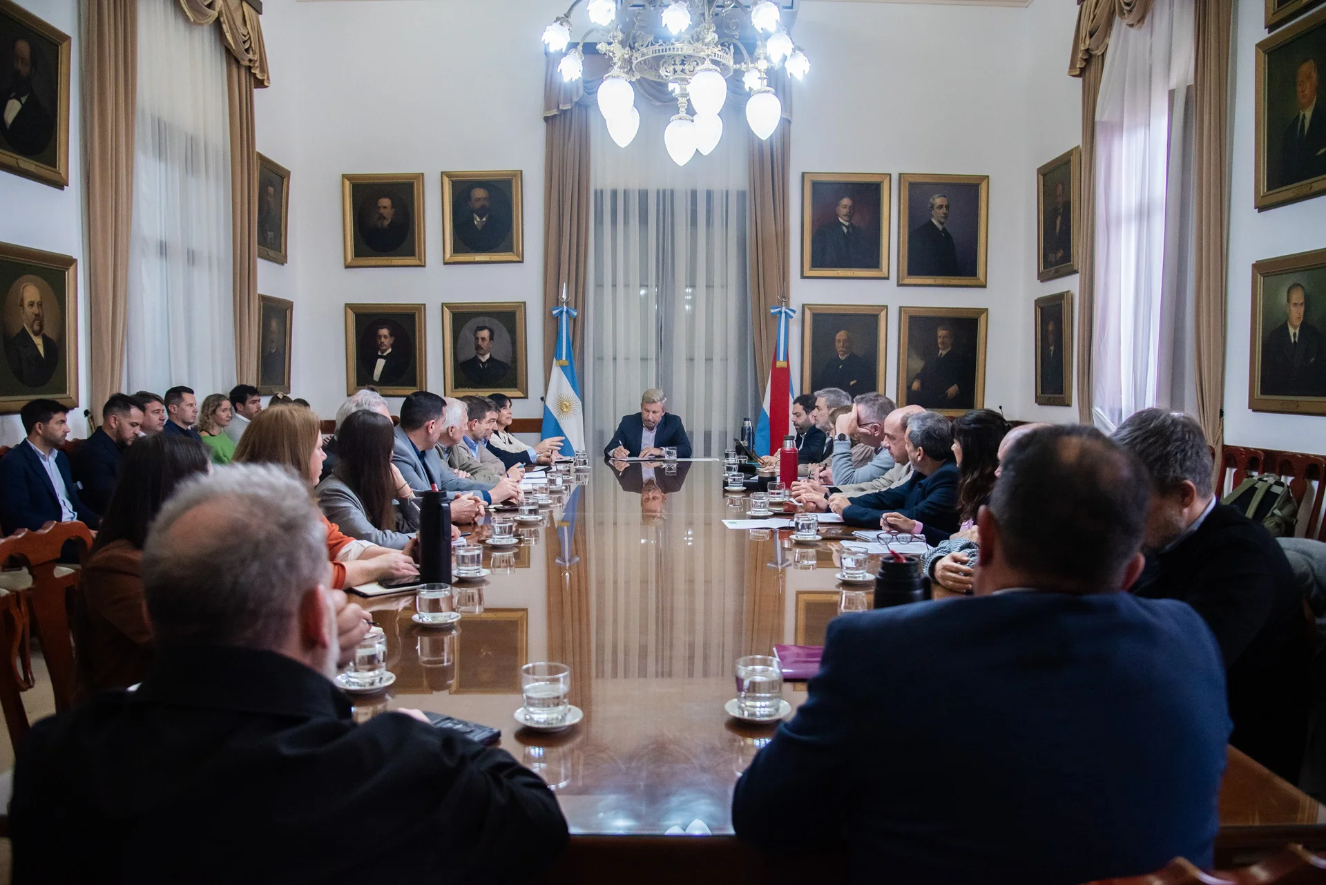 Frigerio encabezó una reunión de gabinete para coordinar acciones preventivas ante el fenómeno de El Niño