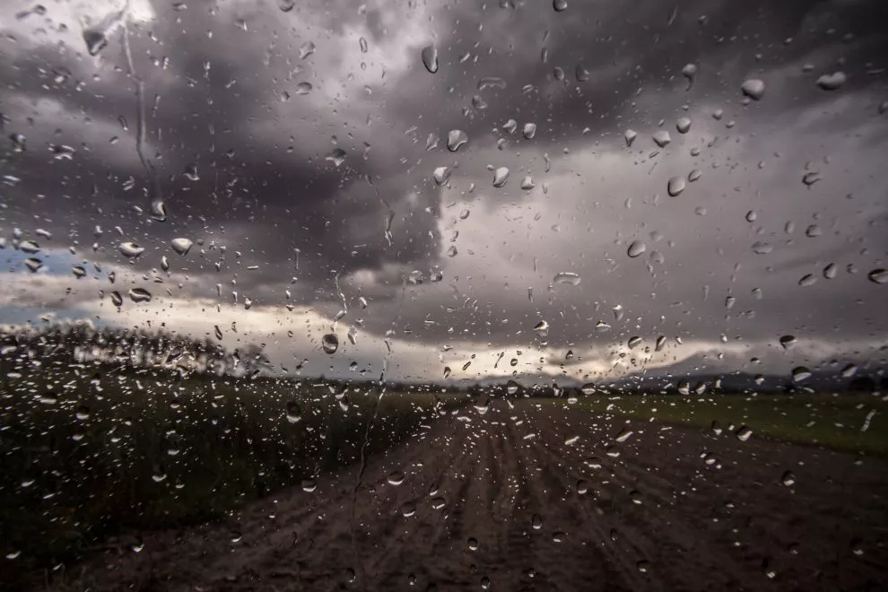 lluvia-camino-tierra-990x660