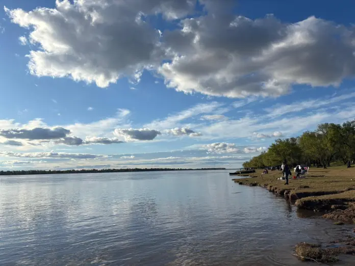 cielo-tiempo-rio-parana-brugo-ligeramente-nublado-3