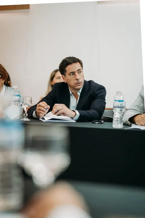 2ad2bd2e-2798-4469-984b-180eeb4386c0