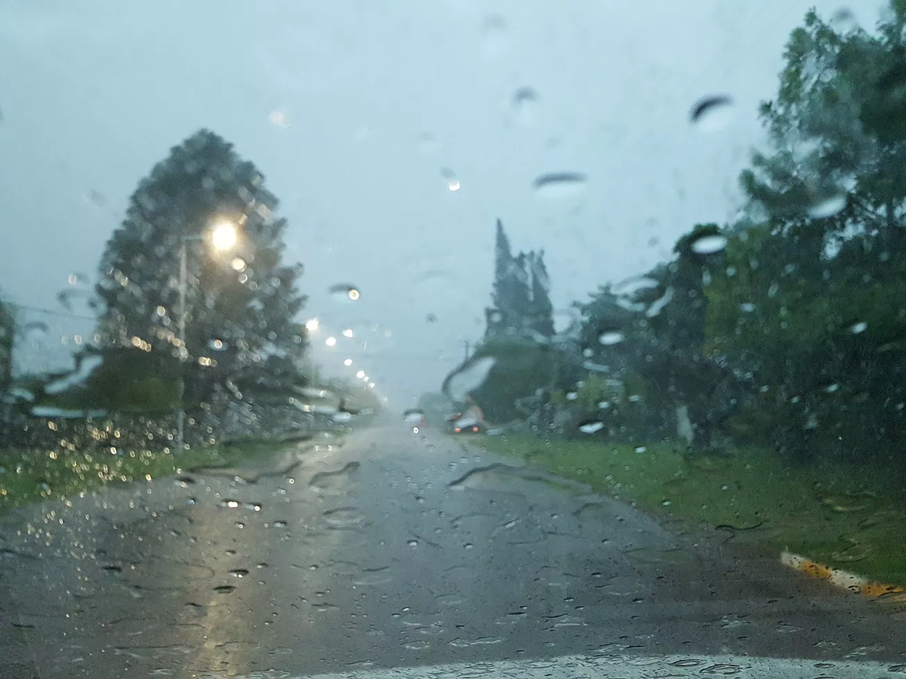 Lluvia-tormenta-calle-Maria-Luisa